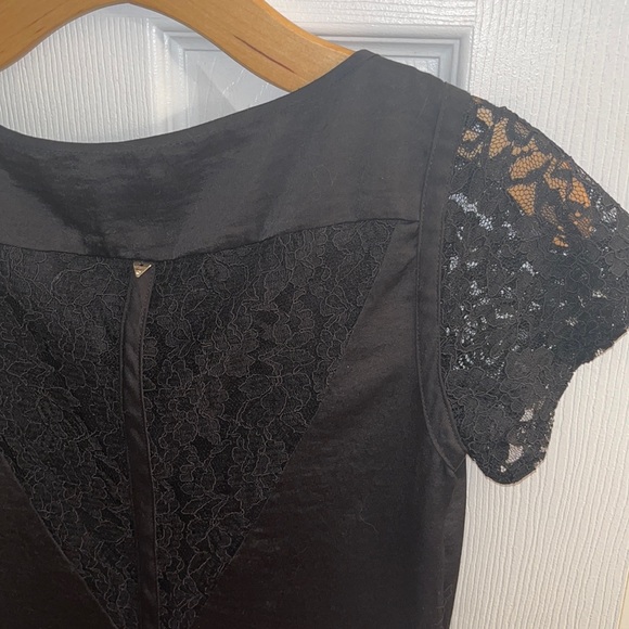 GUESS Black Short Sleeve Dress With Lace - Picture 3 of 4
